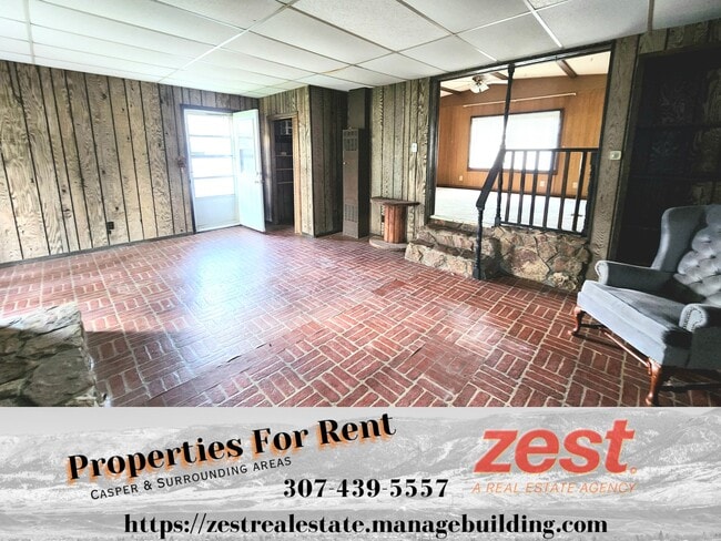 Building Photo - 105 Robbins Ln