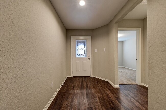 Building Photo - 108 Lance Trl