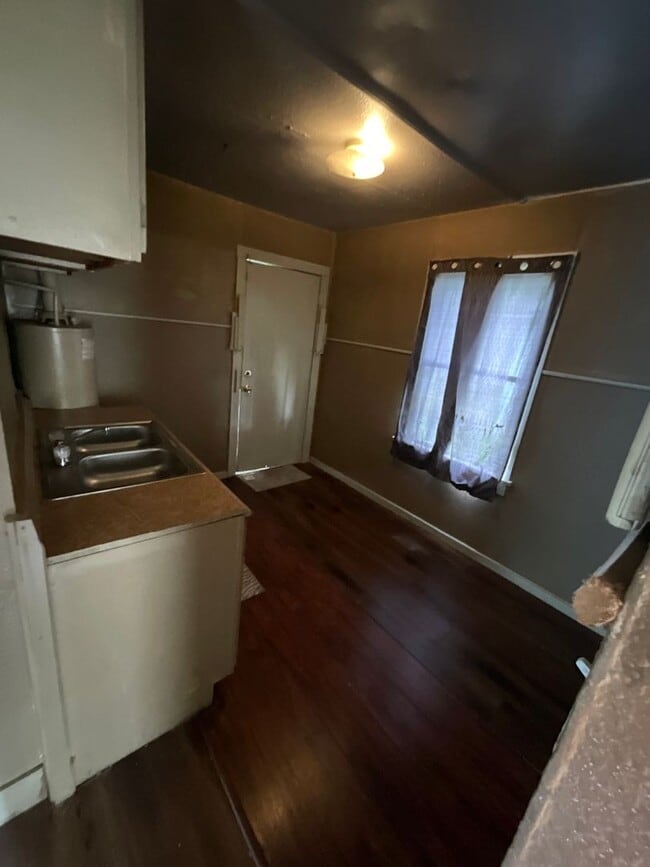 Building Photo - 1711 Severine St