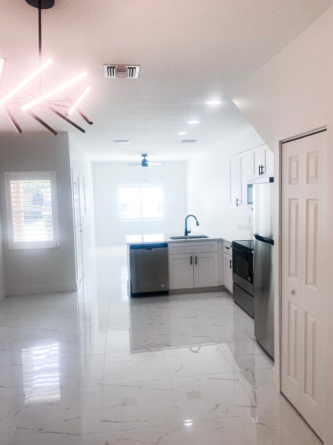 Foto del edificio - 1003 Creek Park Ct