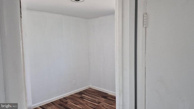 Foto del edificio - 5004 Meadowbrook Dr