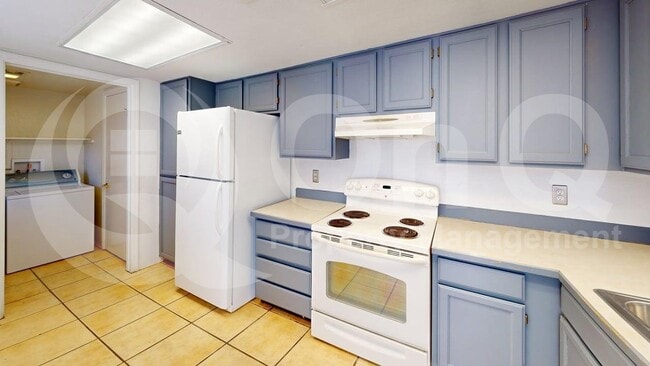 Building Photo - 2505 N Palo Santo Dr