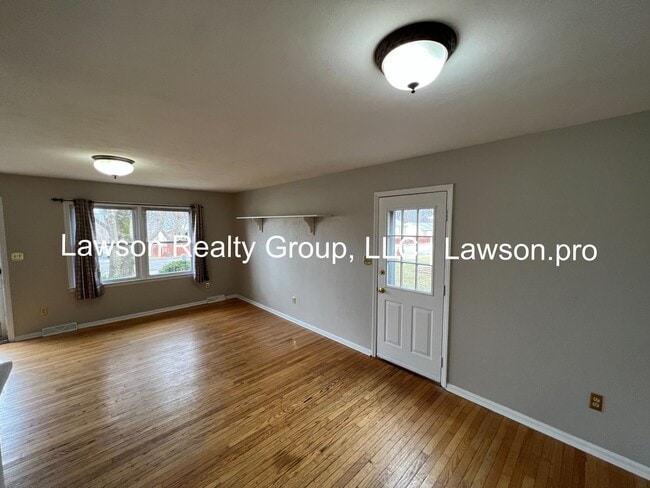 Building Photo - Charming Hollins Three Bedroom with Fenced...