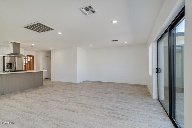 Foto del edificio - 2402 W Mulberry Dr