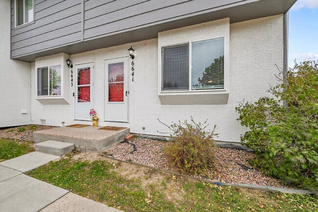 Foto del edificio - $1,495, 2-bed, 1.5 bath Unit in CO Springs with Assigned Parking Spot.