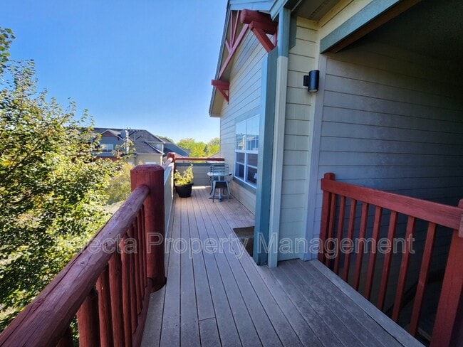 Building Photo - 5220 Boardwalk Dr