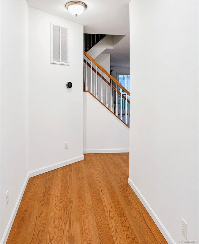 Building Photo - 3 Cedar Hill Dr