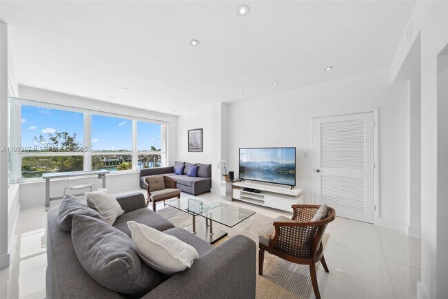 Foto del edificio - 4925 Collins Ave