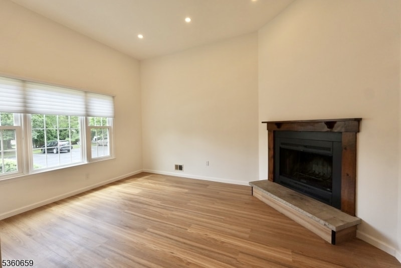 Primary Photo - 103 Park Ave