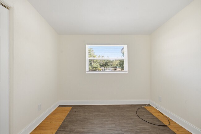 Building Photo - 4294 Katanga Dr N