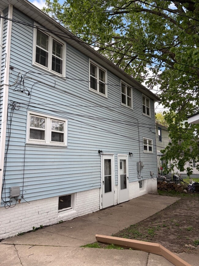 Building Photo - 121 Jones St