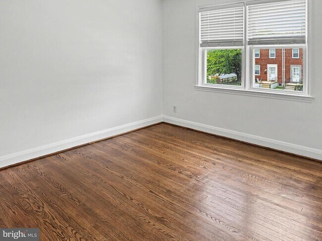 Foto del edificio - 211 Cherrydell Rd