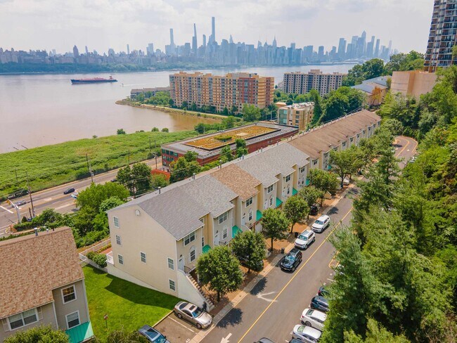 Foto del edificio - 32 Bergen Ridge Rd
