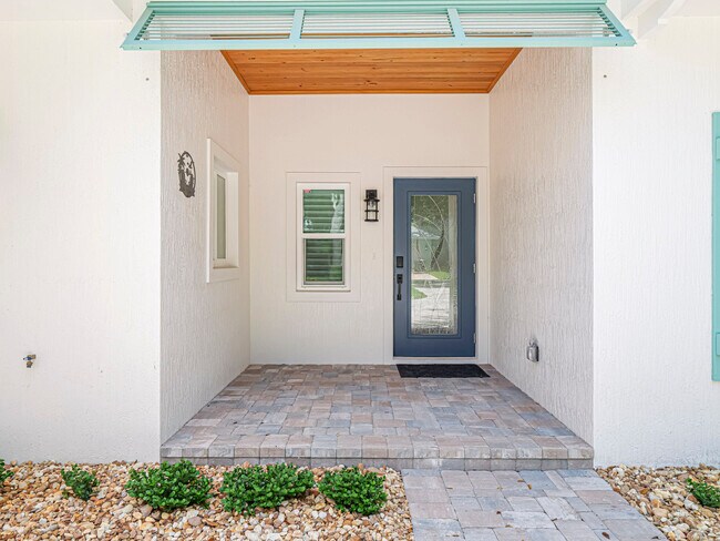 Building Photo - 9340 Frangipani Dr