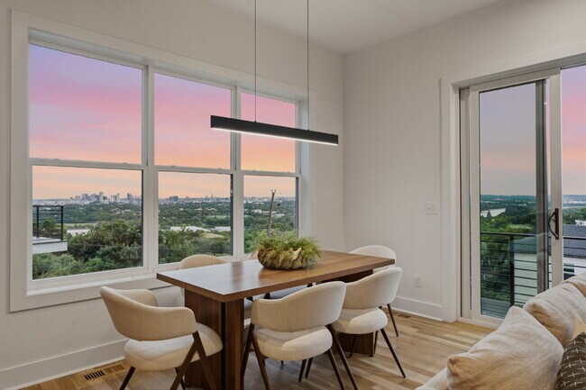 Building Photo - "Spacious 4-Bed, 4.5 bath, AMAZING views, fenced in yard