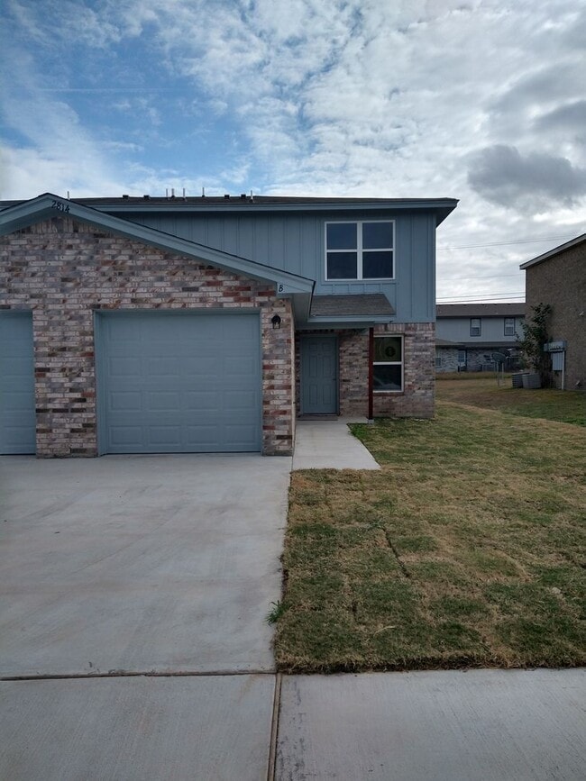 Building Photo - 2814 Leroy Cir