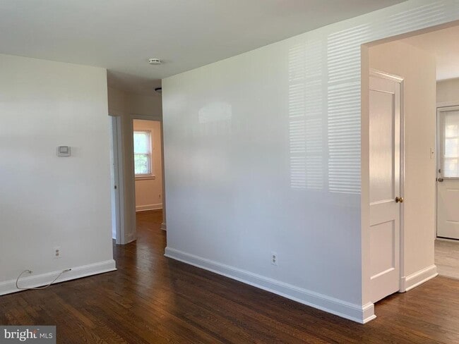 Foto del edificio - 4410 Woodfield Rd