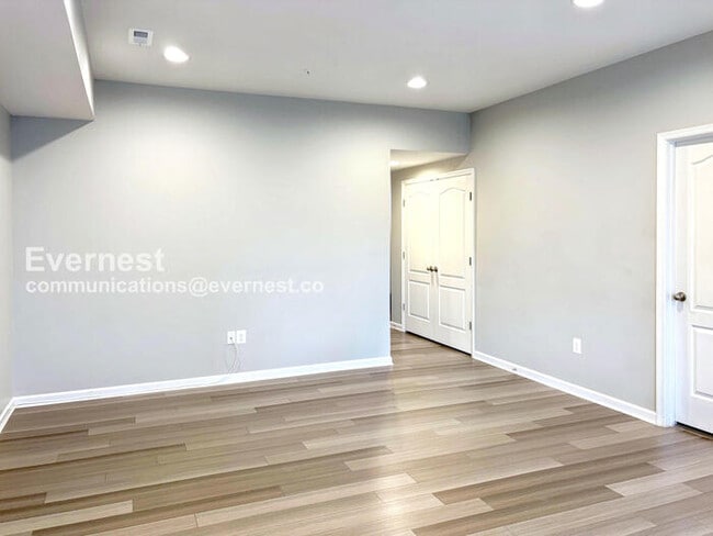 Building Photo - 9001 Elderwood Pl