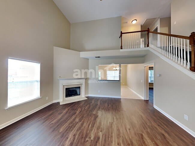 Building Photo - 1204 Saddle Brk