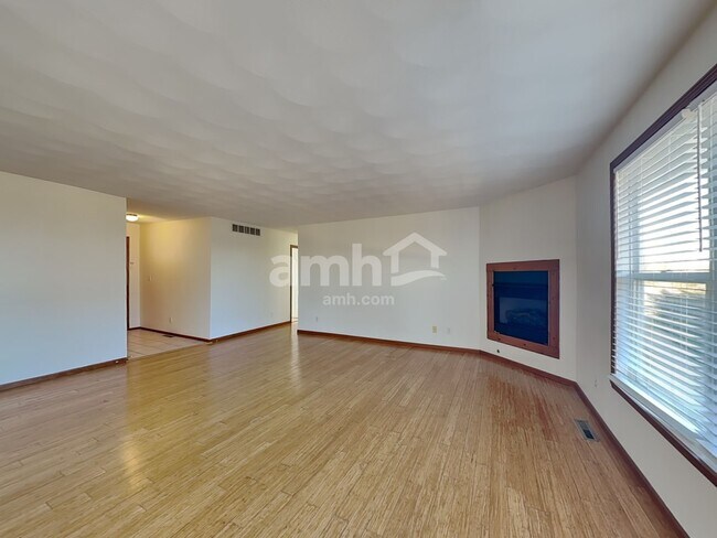 Foto del edificio - 3064 Beutell Lane