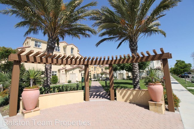 Building Photo - 5 br, 3.5 bath House - 1430 Heron St #2