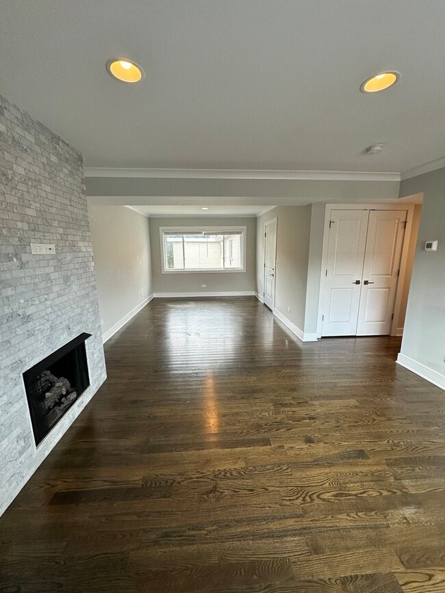 Building Photo - 4201 N Paulina St