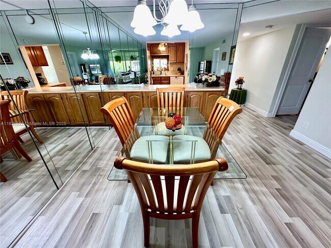 Foto del edificio - 9420 S Hollybrook Lake Dr