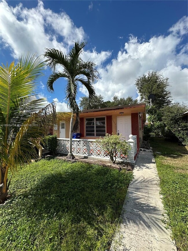 Building Photo - 16980 N Miami Ave