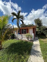 Building Photo - 16980 N Miami Ave