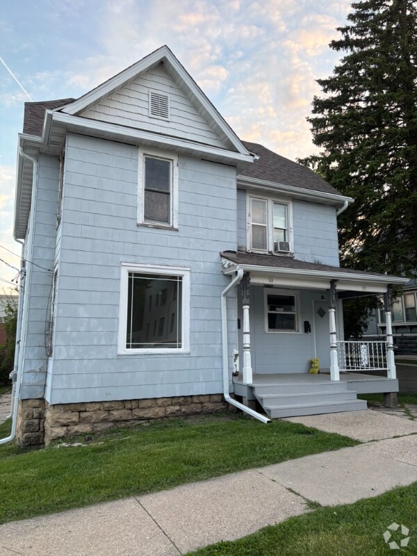 Building Photo - 15-17 N Wisconsin St