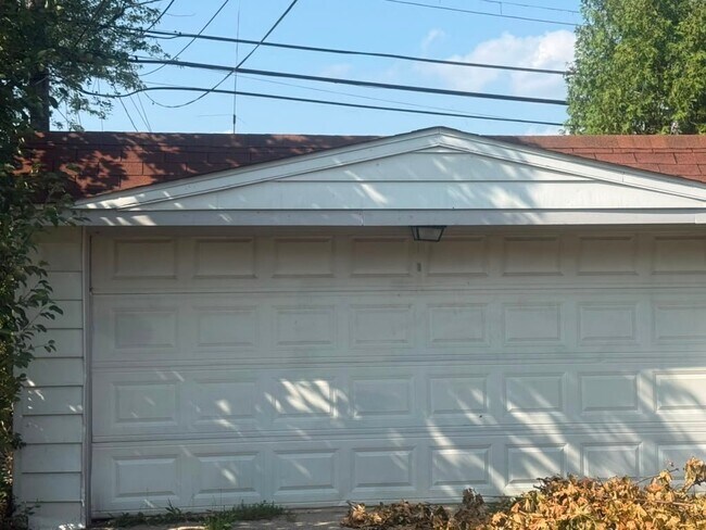 Foto del edificio - 15811 Maplewood Ave