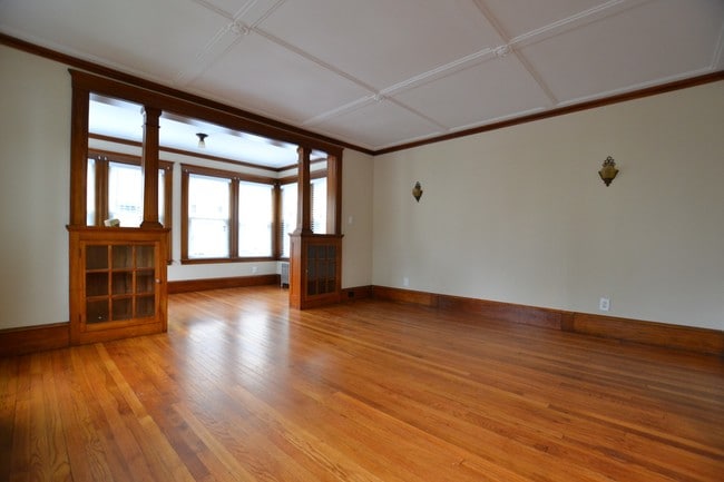 Building Photo - 11 Bentley St