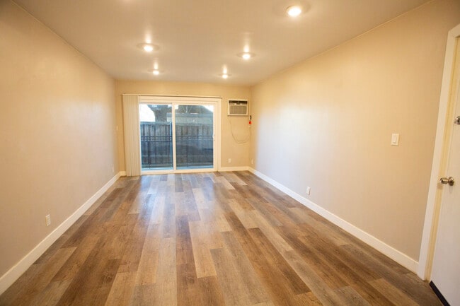 Living room - 165 N Michigan Ave