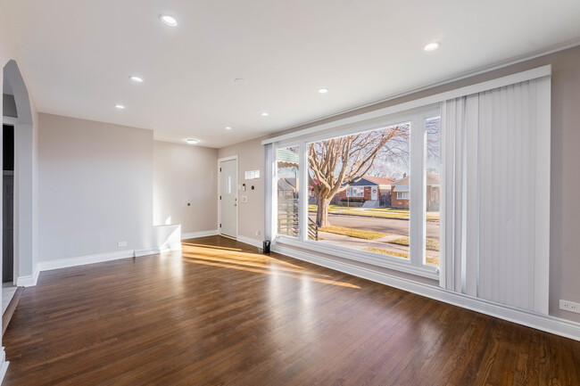 Foto del edificio - 4614 S Leclaire Ave