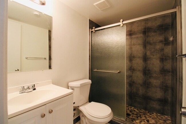 Building Photo - 9932 Nob Hill Ct
