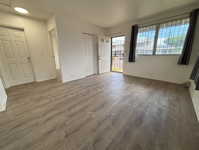 Building Photo - Ewa Apartments (Kulana) 2 Bdrm/1 Bath