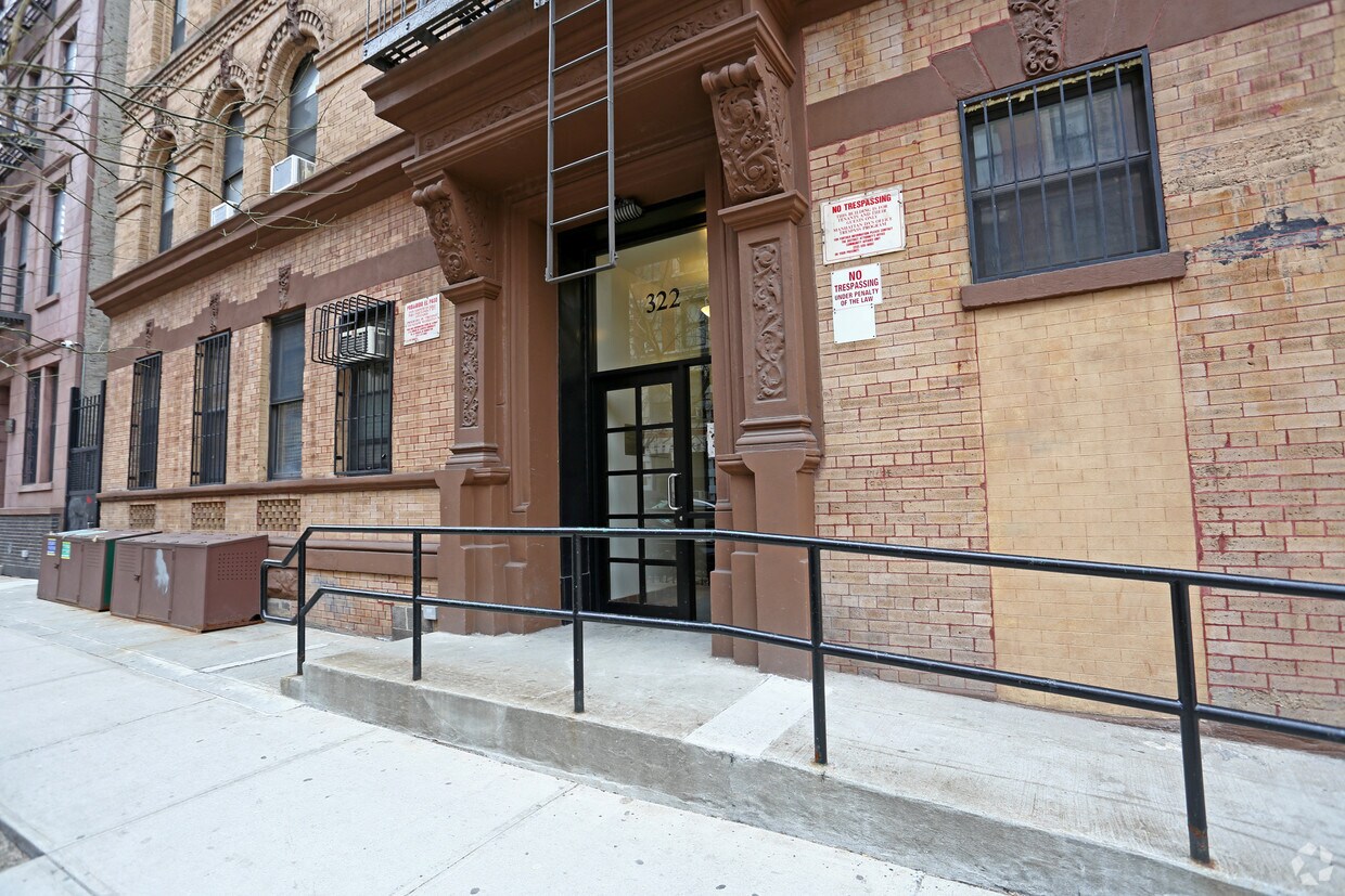 Foto del edificio - 322 W 117th St
