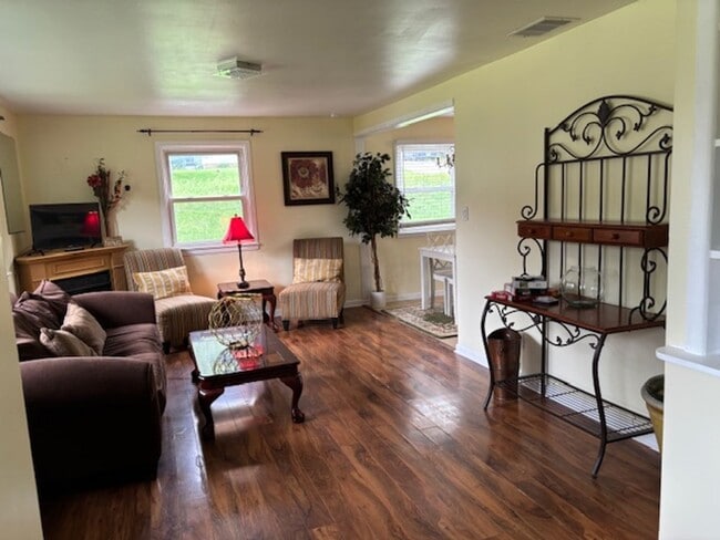 Building Photo - Knoxville 37921 - Fully Furnished, 3 bedro...