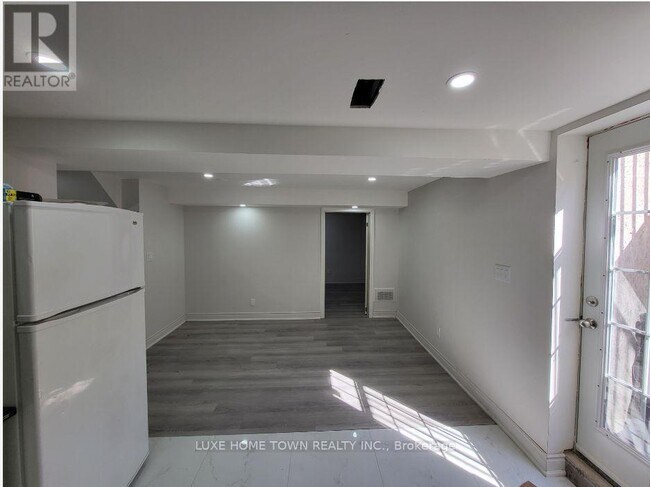 Building Photo - 23 Castlehill Rd