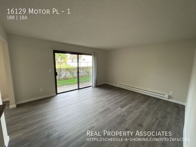 Foto del edificio - 16129 Motor Pl