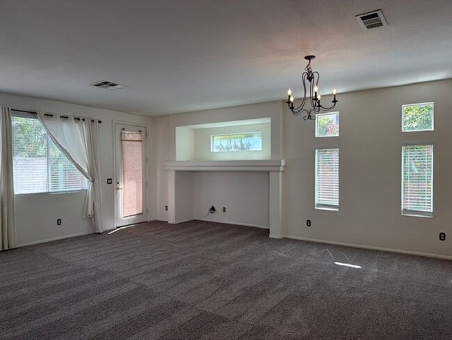Foto del edificio - One story house in Summerlin with 3 bedrooms