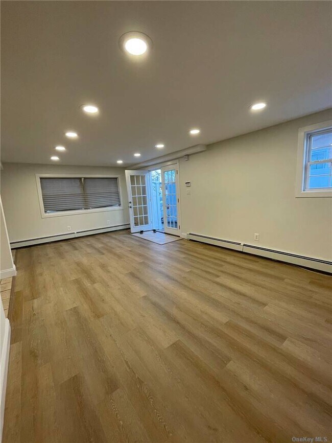 Building Photo - 102 Case Ave