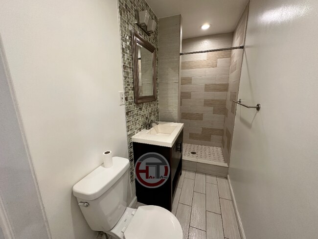 Foto del edificio - 1707 Mahan Ave