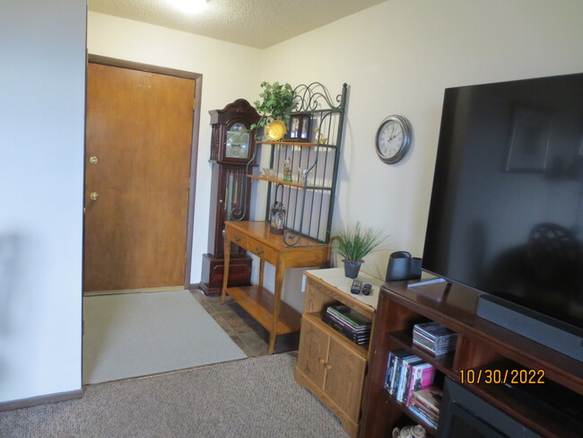 Building Photo - 2224 W Foothills Dr