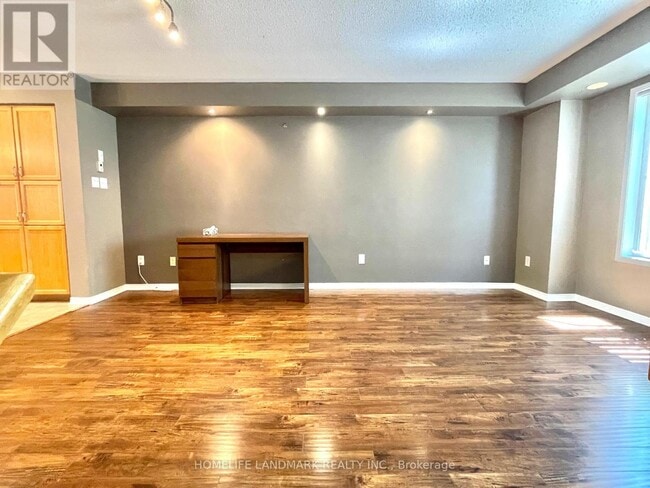 Building Photo - 3015-3015 Destination Dr