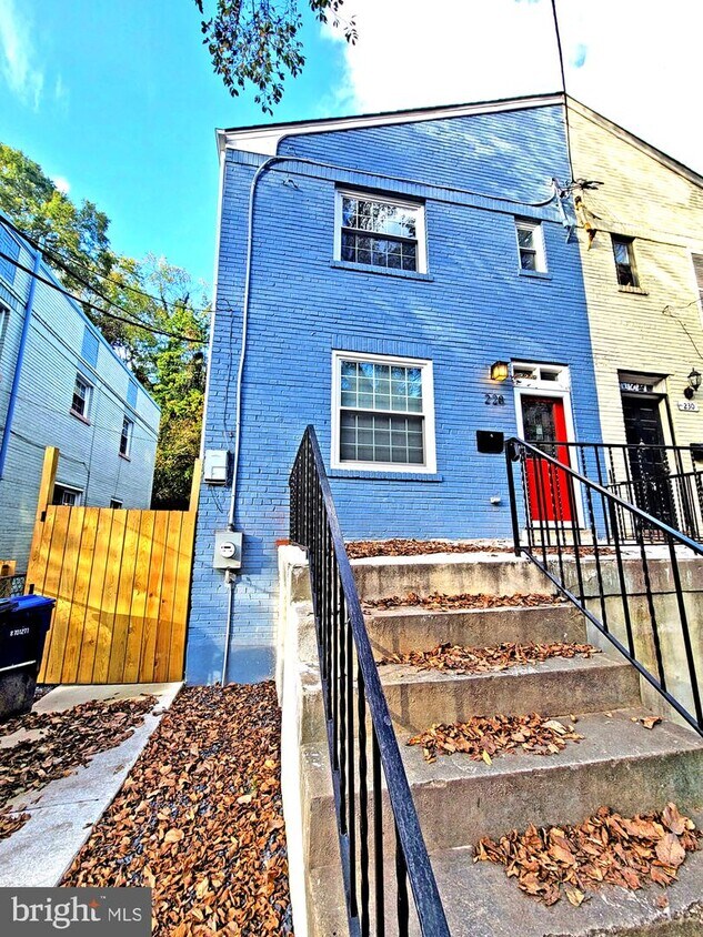 Primary Photo - 228 Malcolm X Ave SE