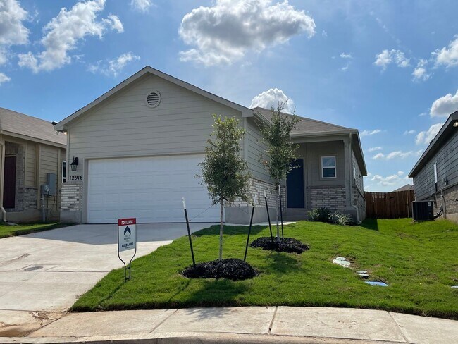 Foto del edificio - *4 Weeks Rent FREE - NO HIDDEN FEES!* Four Bed| Two Bath Home in Saint Hedwig, Tx!