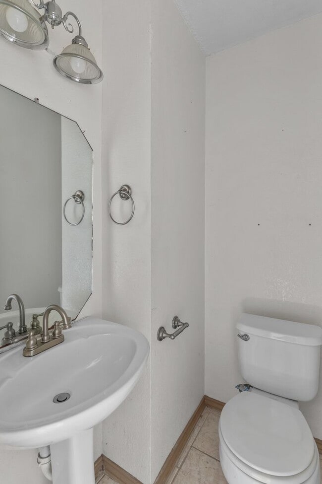 Building Photo - 2313 Garrett Dr