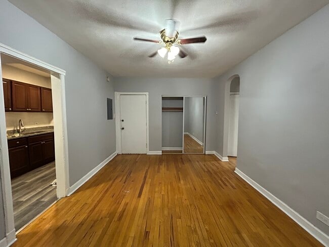 Foto del edificio - 6956 N Ashland Ave