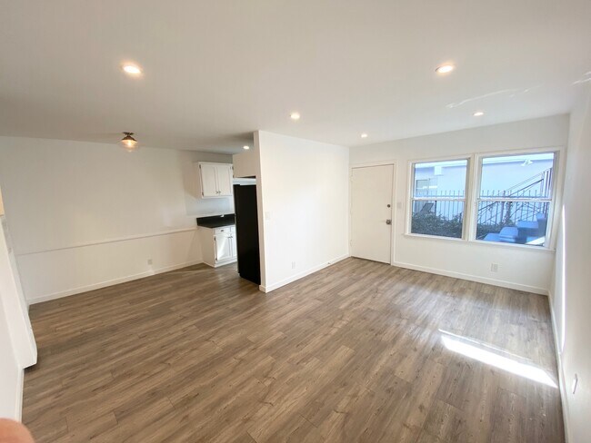 Foto del edificio - 1143 N Formosa Ave